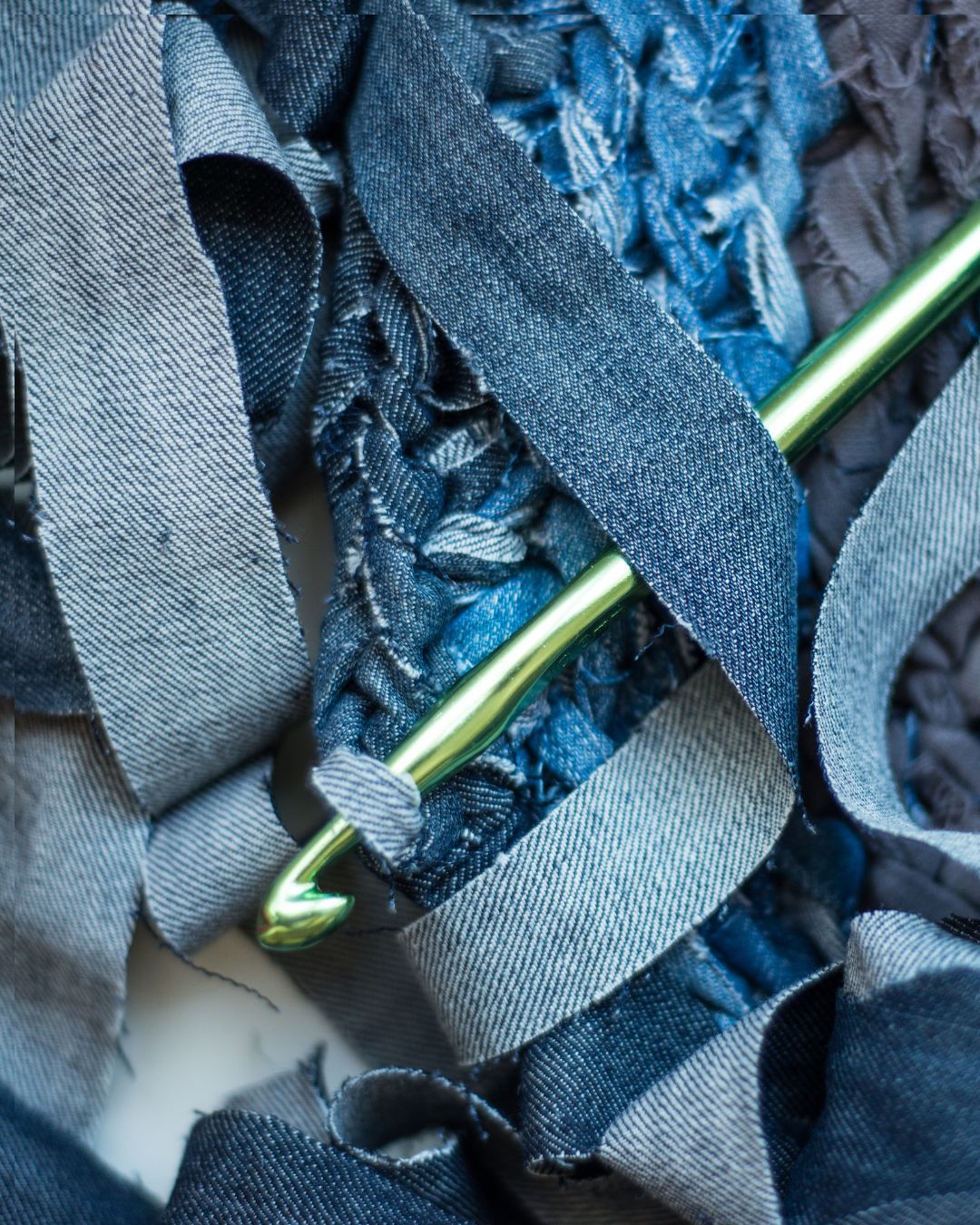 Cos’è davvero una borsa in jeans riciclato (e perché nessuna è uguale)